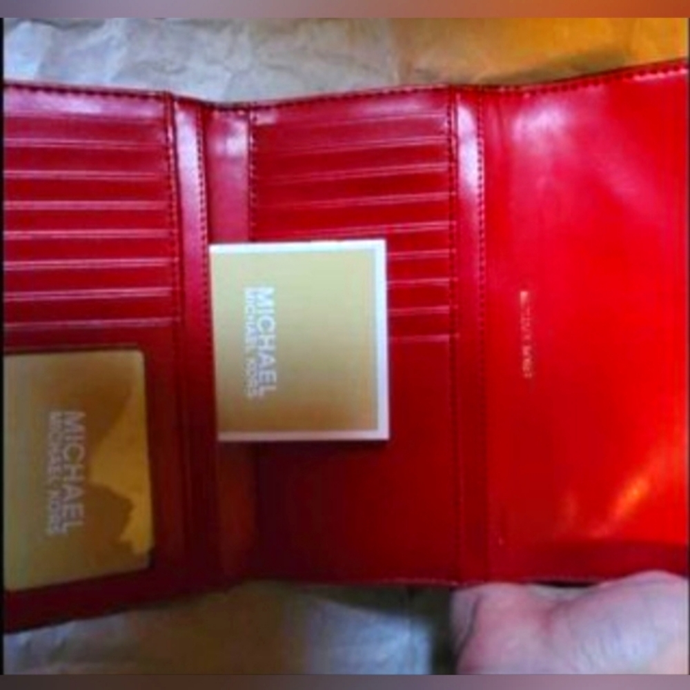 SALE! MICHAEL KORS NEW WITH TAGS, RED AND BROWN WALLET! Firm sales price. - Picture 4 of 8